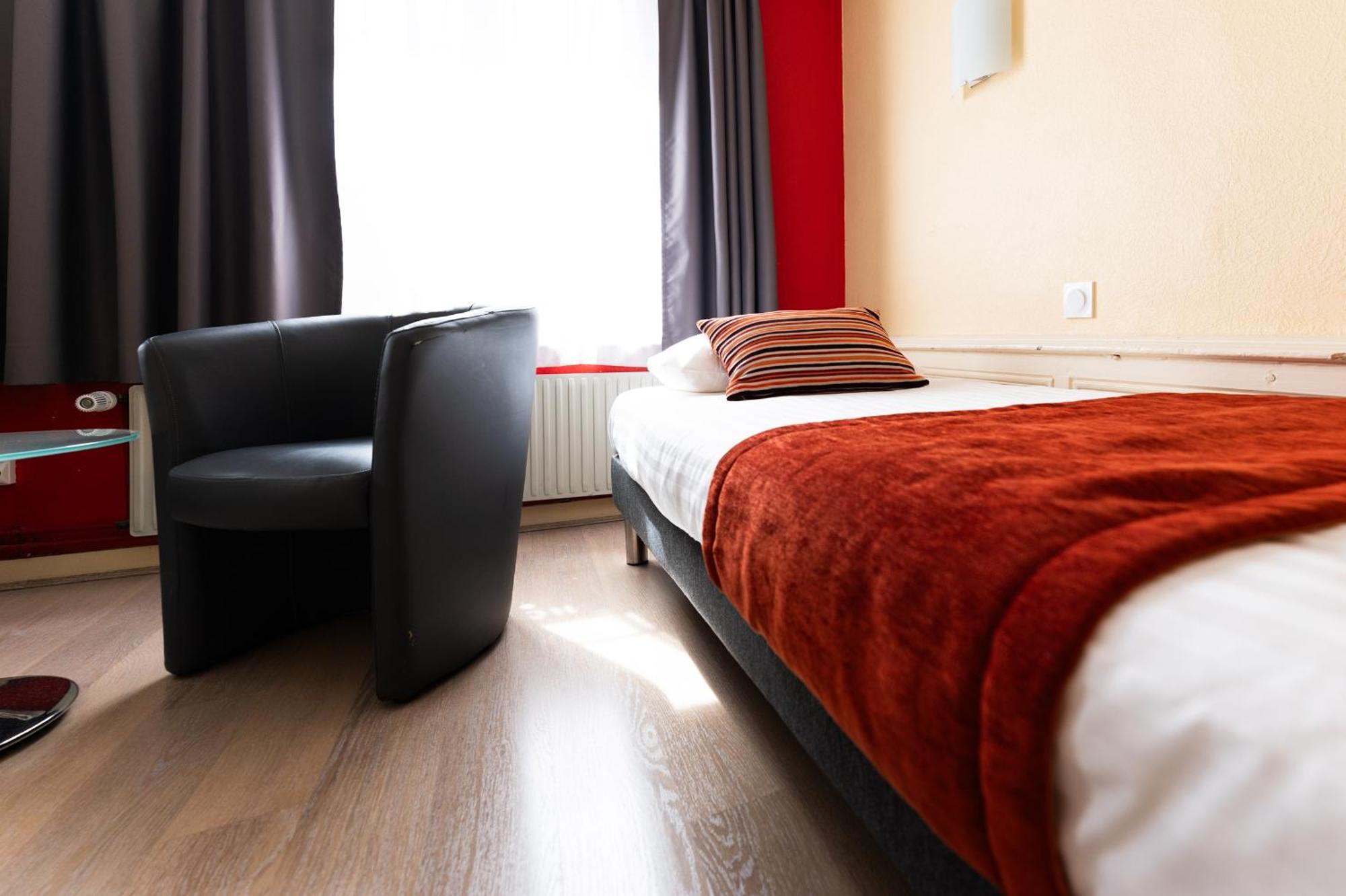 Hotel Cheval De Bronze Ремирмон Экстерьер фото