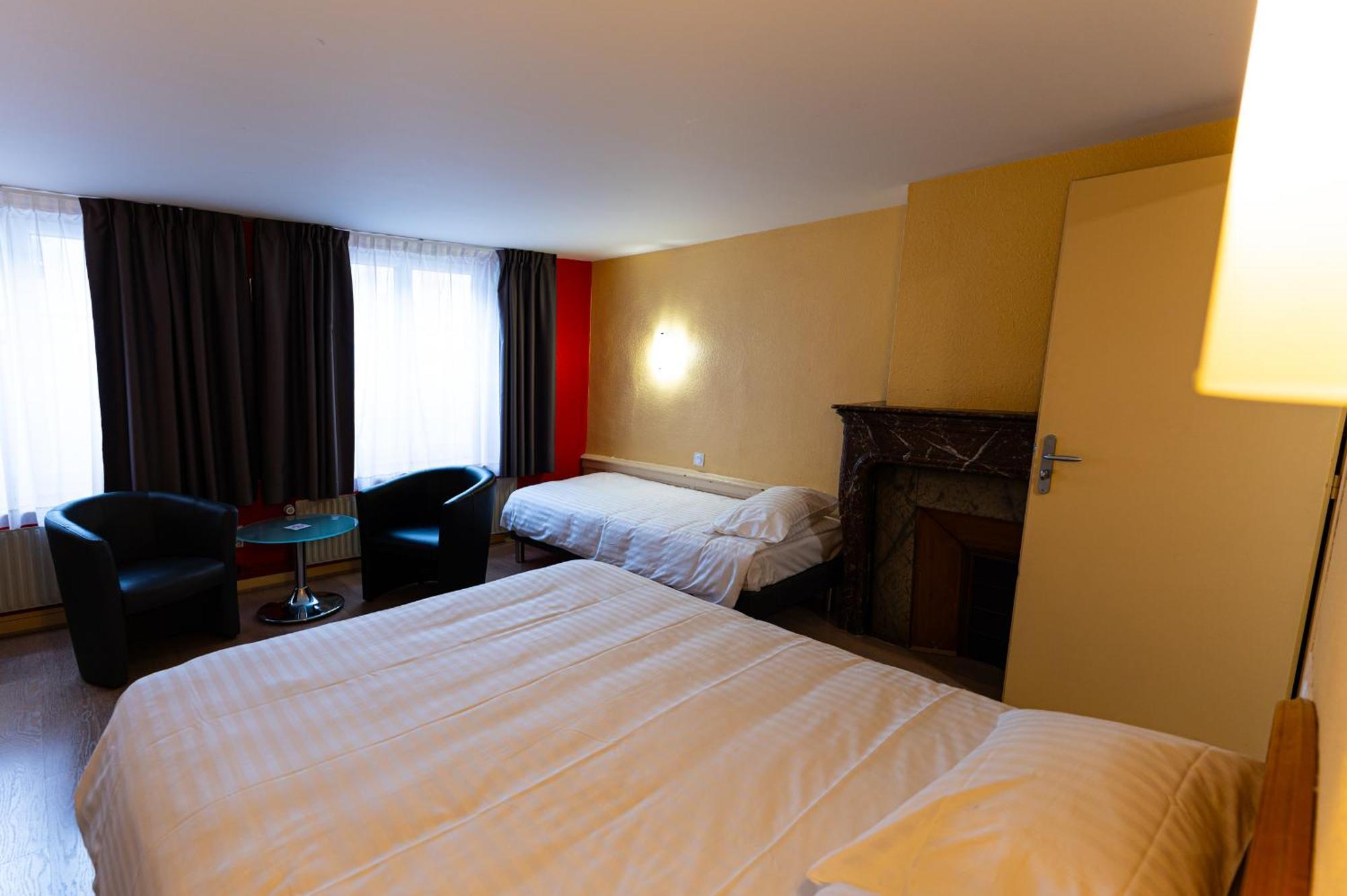 Hotel Cheval De Bronze Ремирмон Экстерьер фото