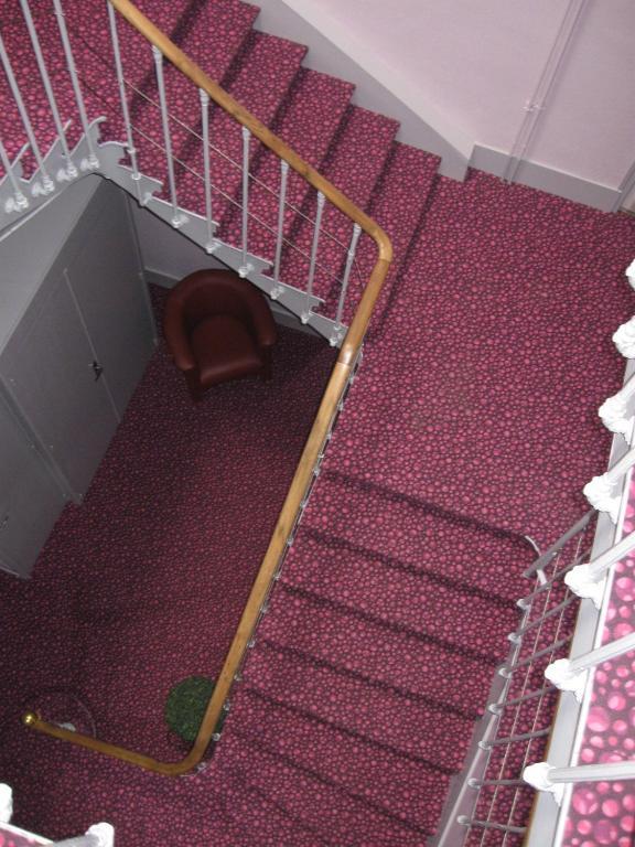 Hotel Cheval De Bronze Ремирмон Экстерьер фото